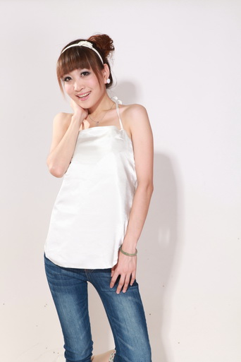 育靈龍雪玉夾層肚兜乳白色