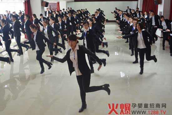 抱團才能取暖 心齊必能斷金