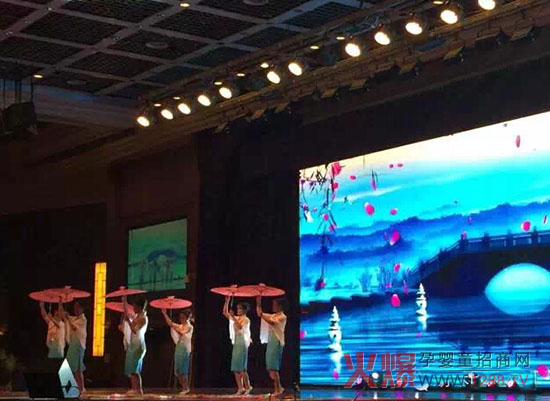 朋禾母嬰產(chǎn)品代理商云南康軒經(jīng)貿(mào)-登康2015迎新晚會(huì)