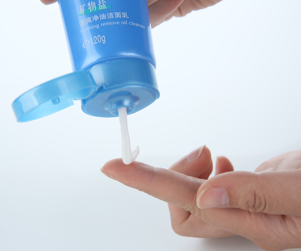 米蘭妮礦物鹽清爽凈油潔面乳120克 .jpg 米蘭妮礦物鹽清爽凈油潔面乳120克 .jpg