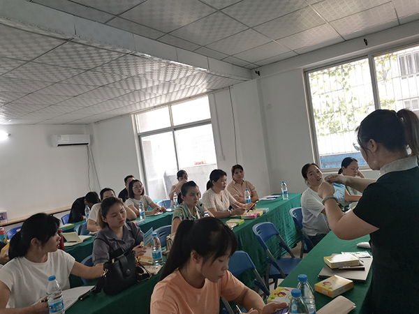 施貝安三伏貼產品現場展示.jpg 施貝安三伏貼產品現場展示.jpg