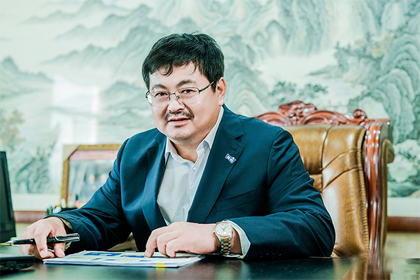 陜西雅泰乳業(yè)有限公司董事長(zhǎng) 李宏.jpg 陜西雅泰乳業(yè)有限公司董事長(zhǎng) 李宏.jpg