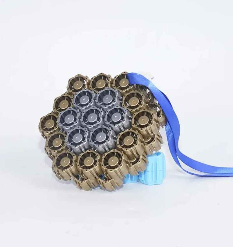 彩虹同學(xué)小瓶蓋組裝.jpg 彩虹同學(xué)小瓶蓋組裝.jpg