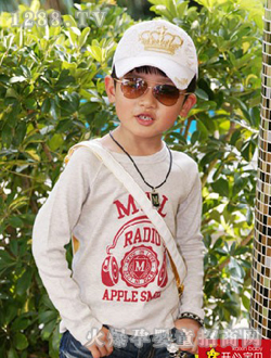 開(kāi)心寶貝白色秋衣